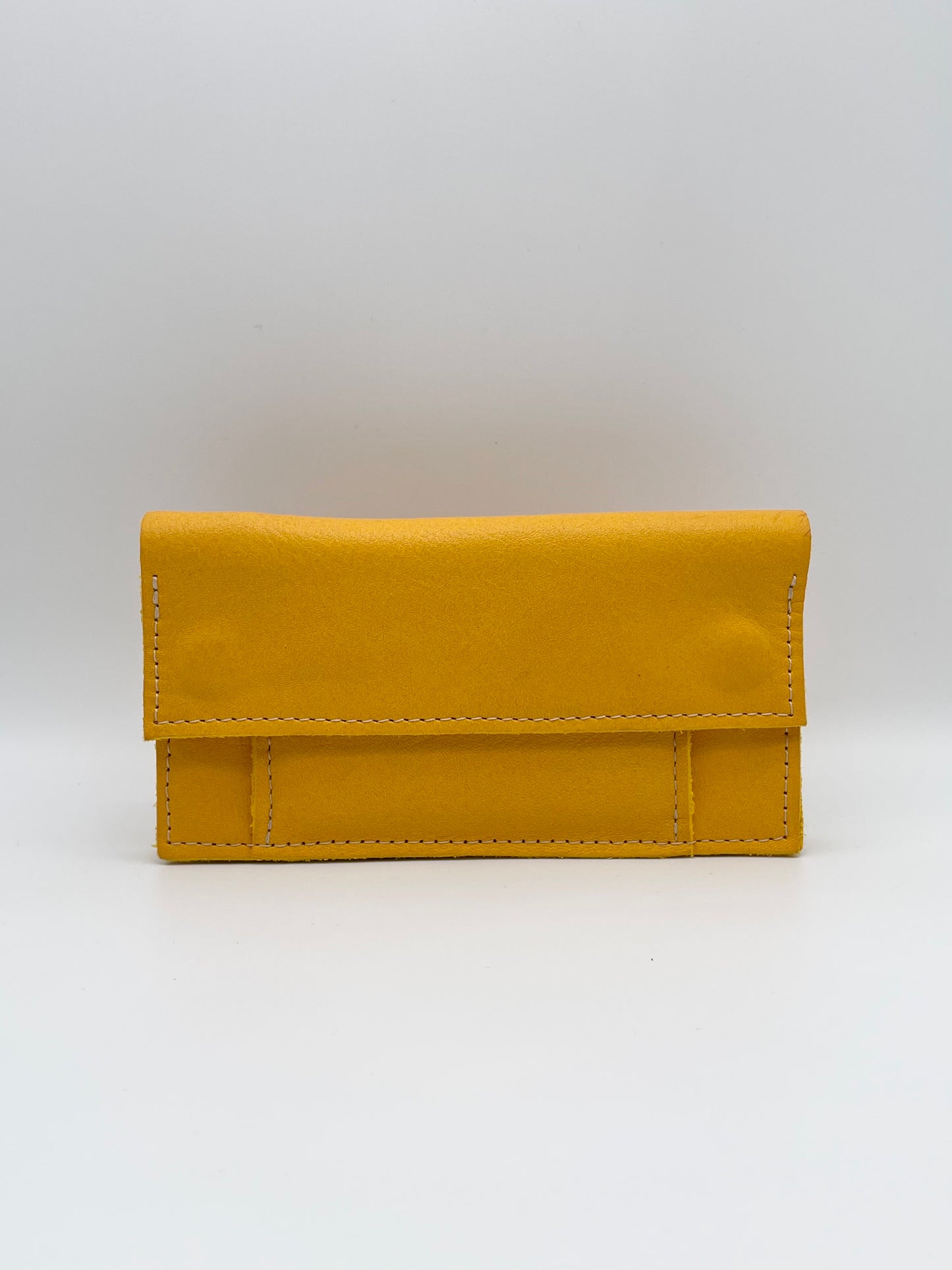 Upcycling wallet MIKA out of olive leather®