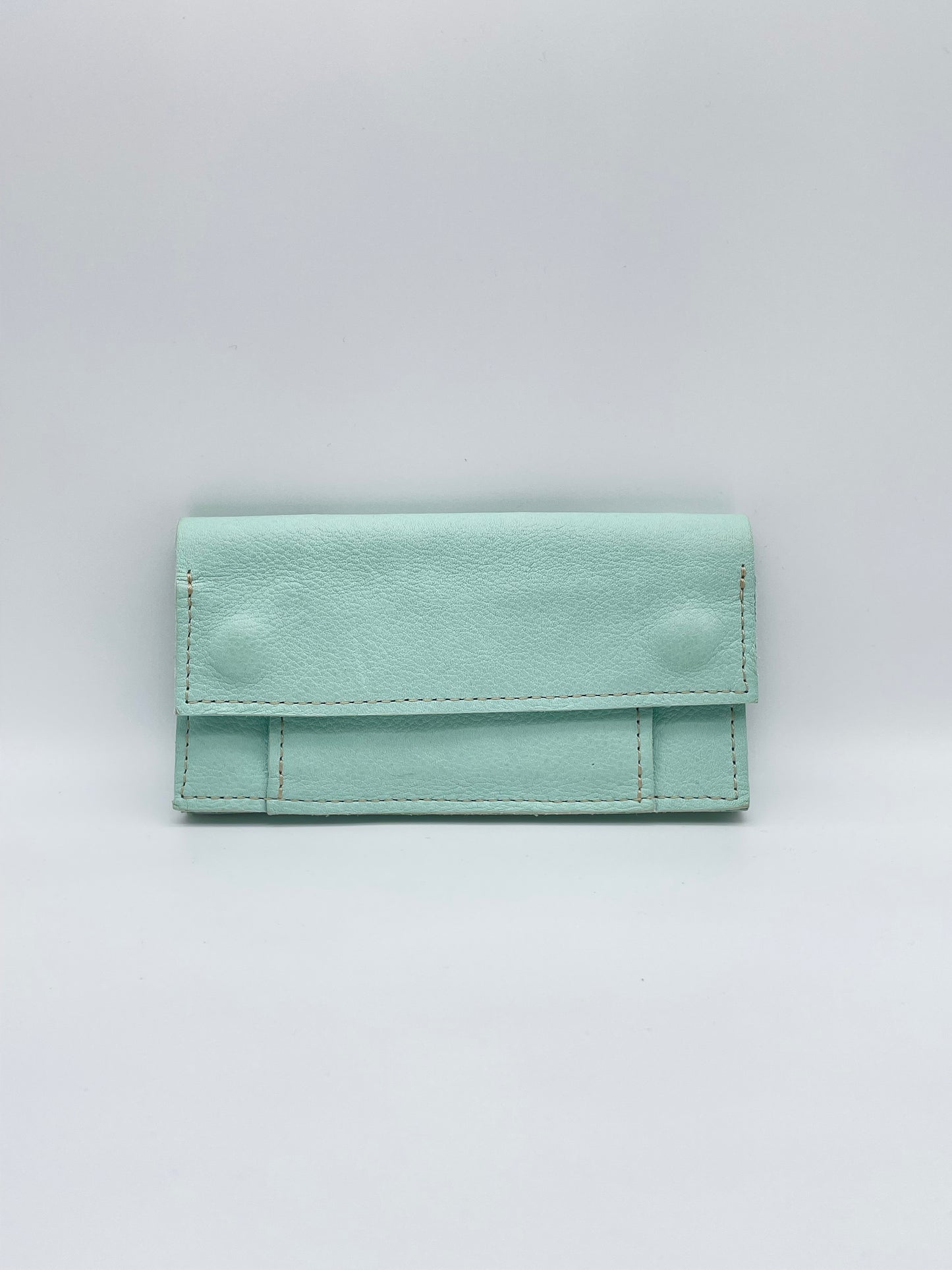 Upcycling wallet MIKA out of olive leather®