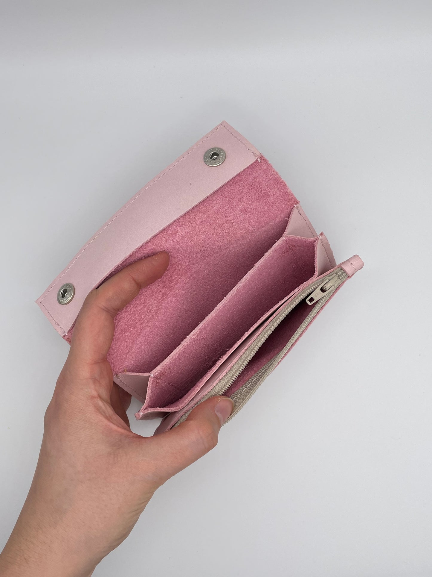 Upcycling wallet MIKA out of olive leather®