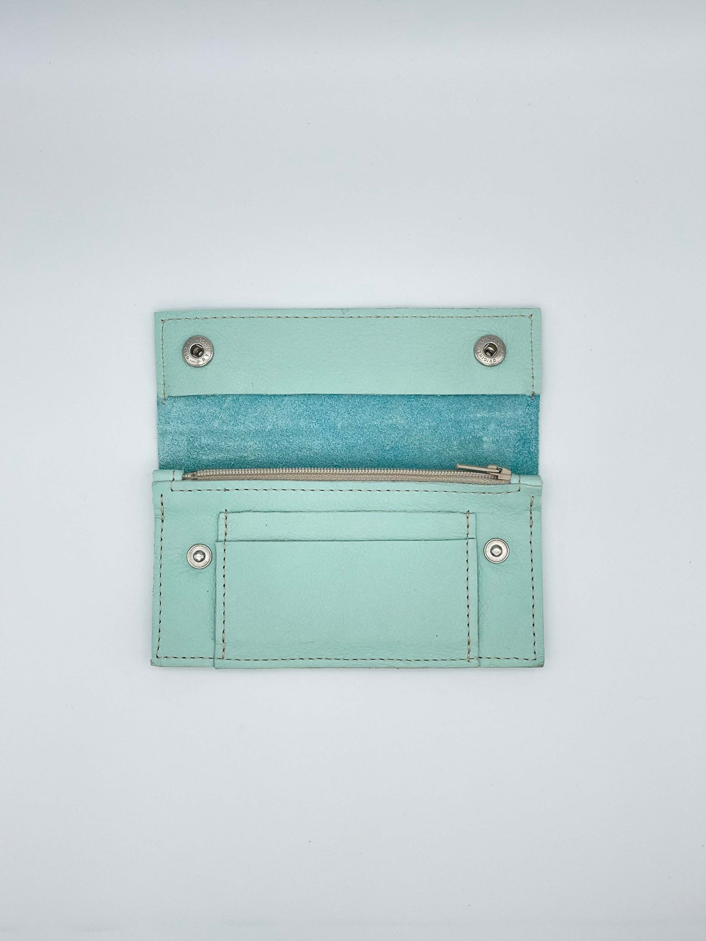 Upcycling wallet MIKA out of olive leather®