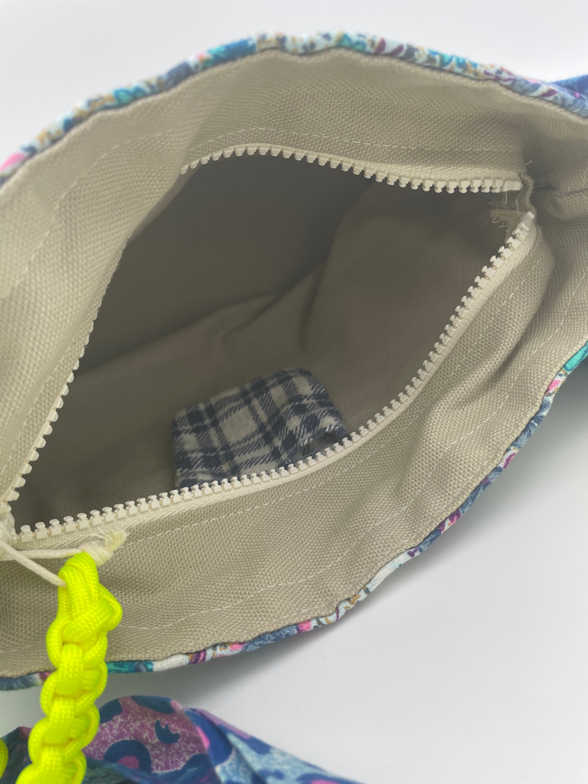 upcycling bag patchwork  bag upcycled zipper bag checkered kariiert neon yellow fabric scraps