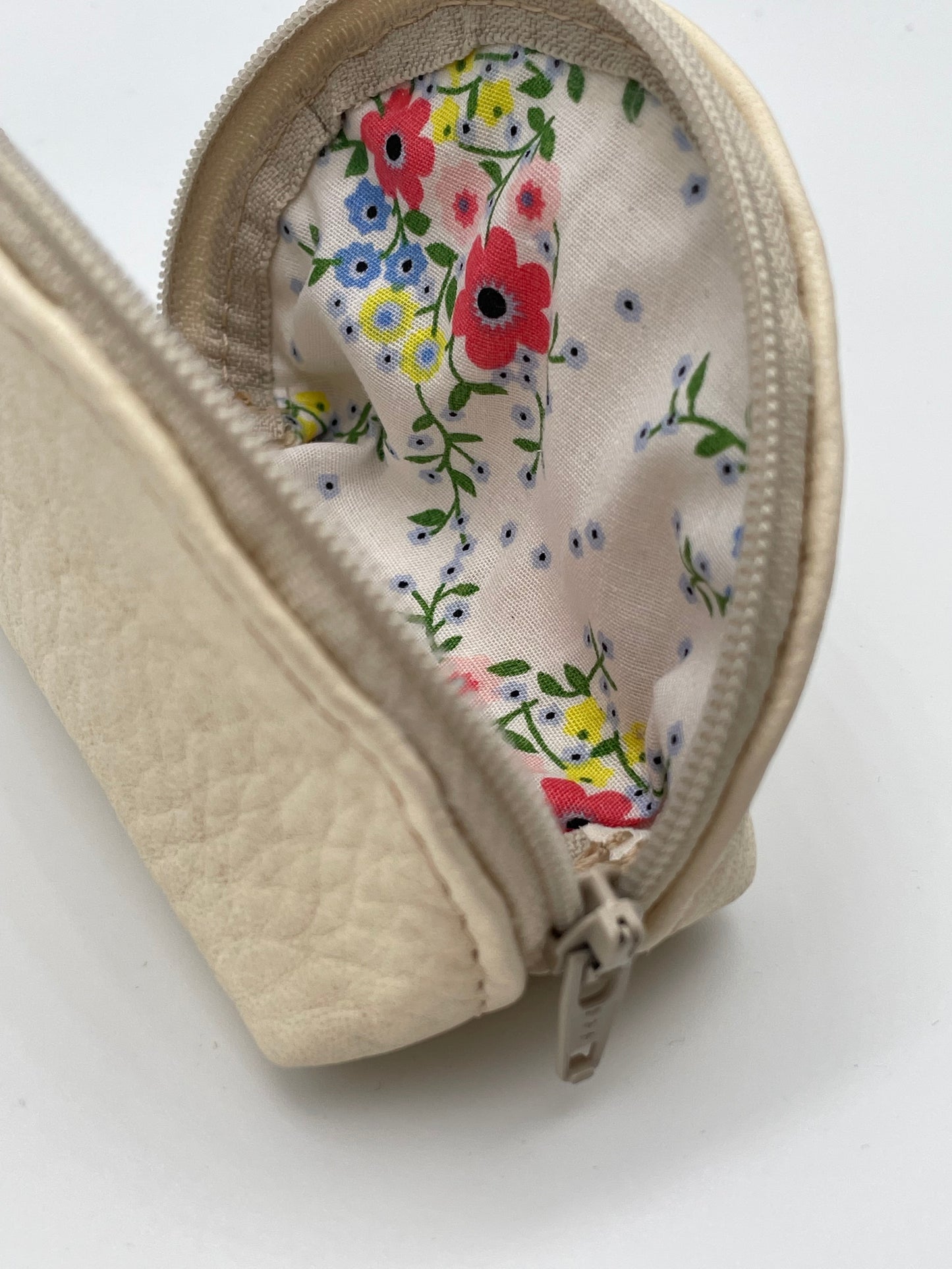 Upcycling cosmetic bag 'mini half moon' out of olive leather®