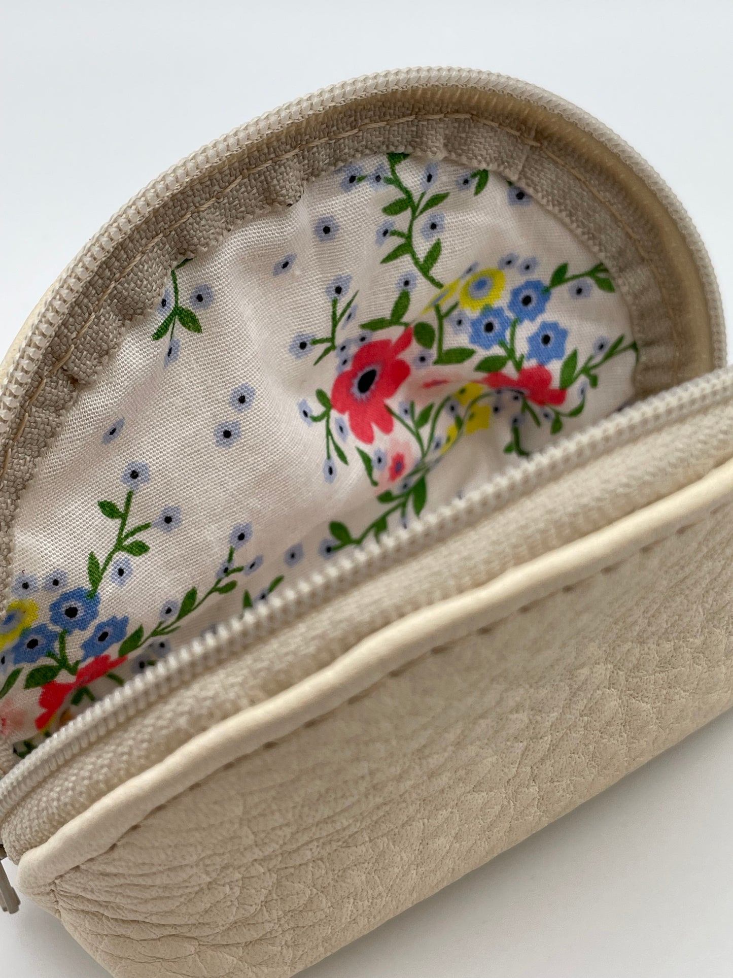 Upcycling cosmetic bag 'mini half moon' out of olive leather®