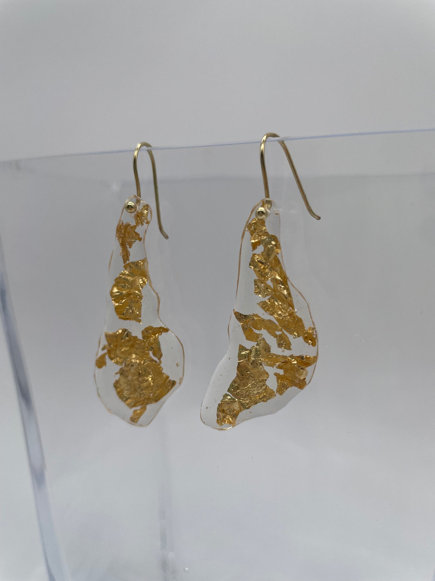 Organic drop earrings - gold sparkeling