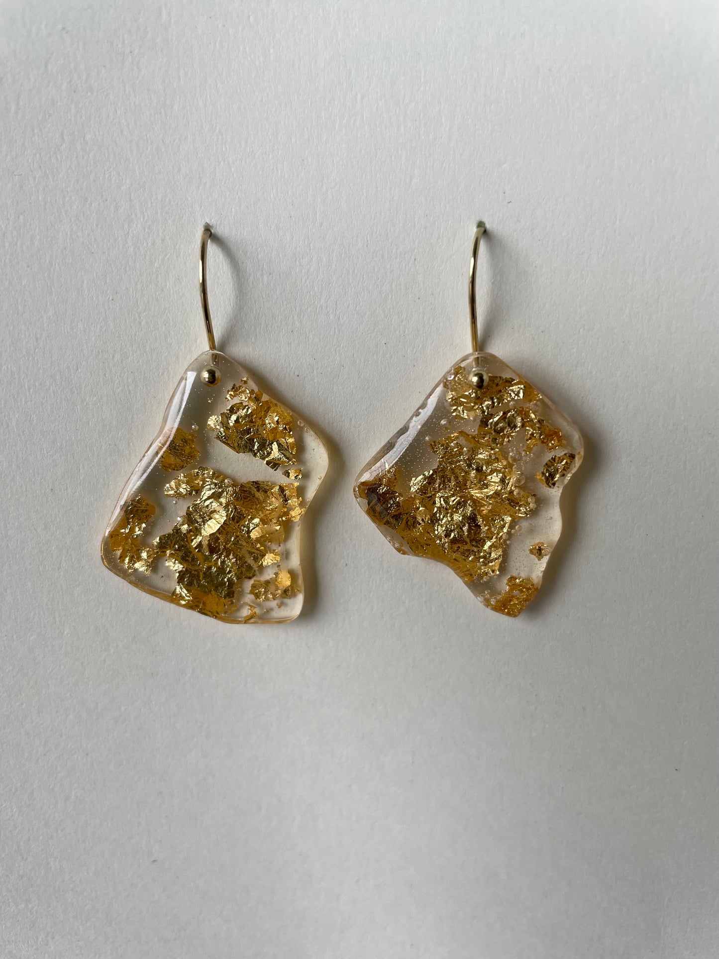 Golden square resin drops earrings
